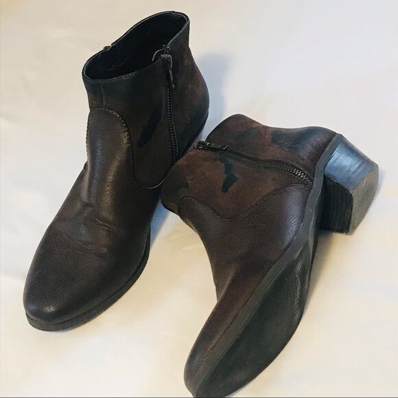 Bass Chocolate Brown Booties - Picture 1 of 7